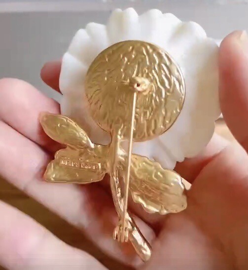 Beautiful White Rose Flower Brooch Pin Fashion Resin Jewelry Great Gift Idea!
