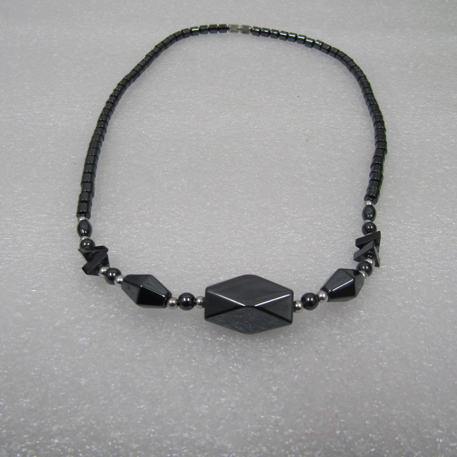 Women’s Jewelry Black Necklace Hematite Beads None Magnetic