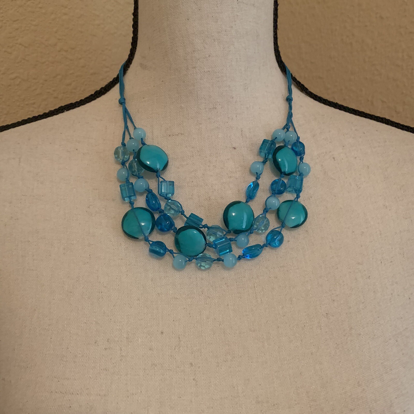 Signed Laila Rowe Costume Jewelry Necklace Blue Glass / Plastic