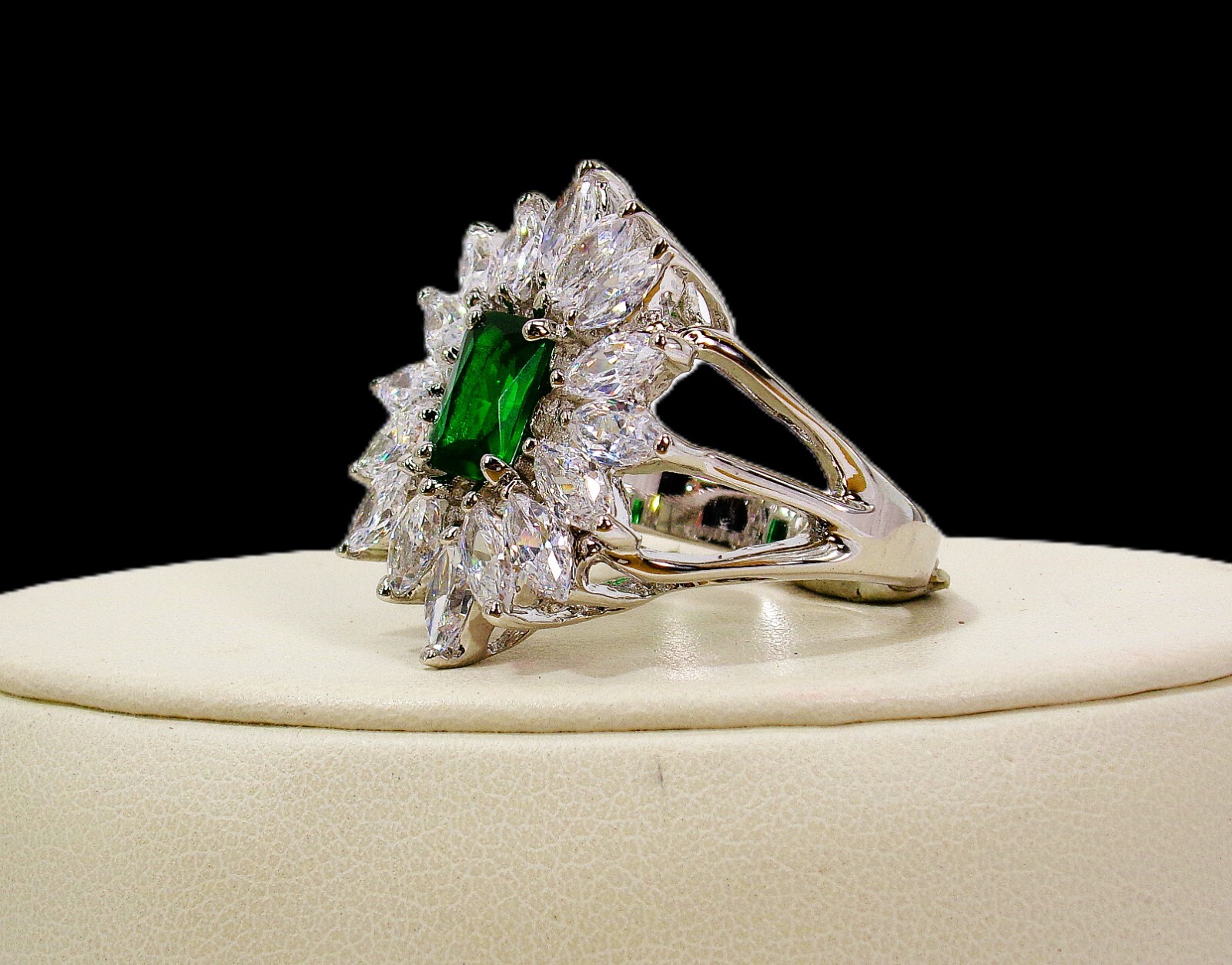 Green rectangle cubic zirconia stone ring, clear marquise stones all around SZ 8