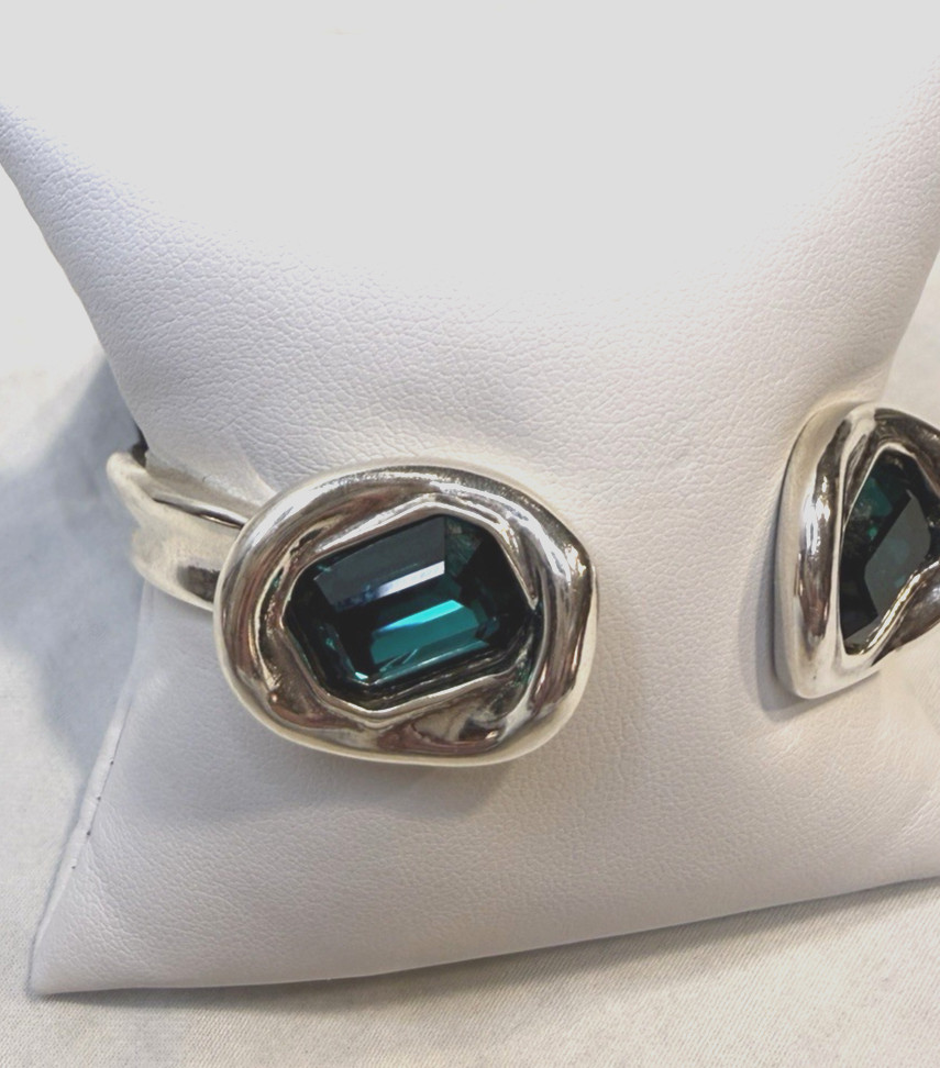 UNOde50 Silver Ser Valiente Cuff Bracelet with Green Crystal Size M