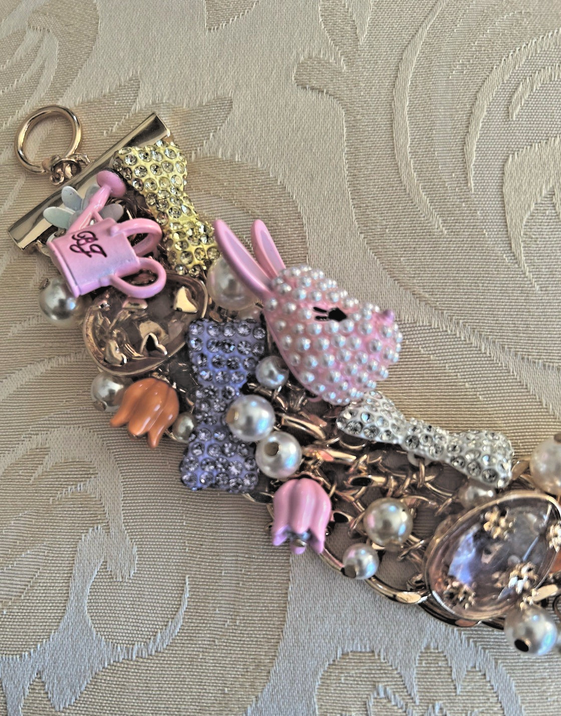 NEW Betsey Johnson Goldtone Easter Egg Bunny Tulip Bow Daisy Charm Bracelet