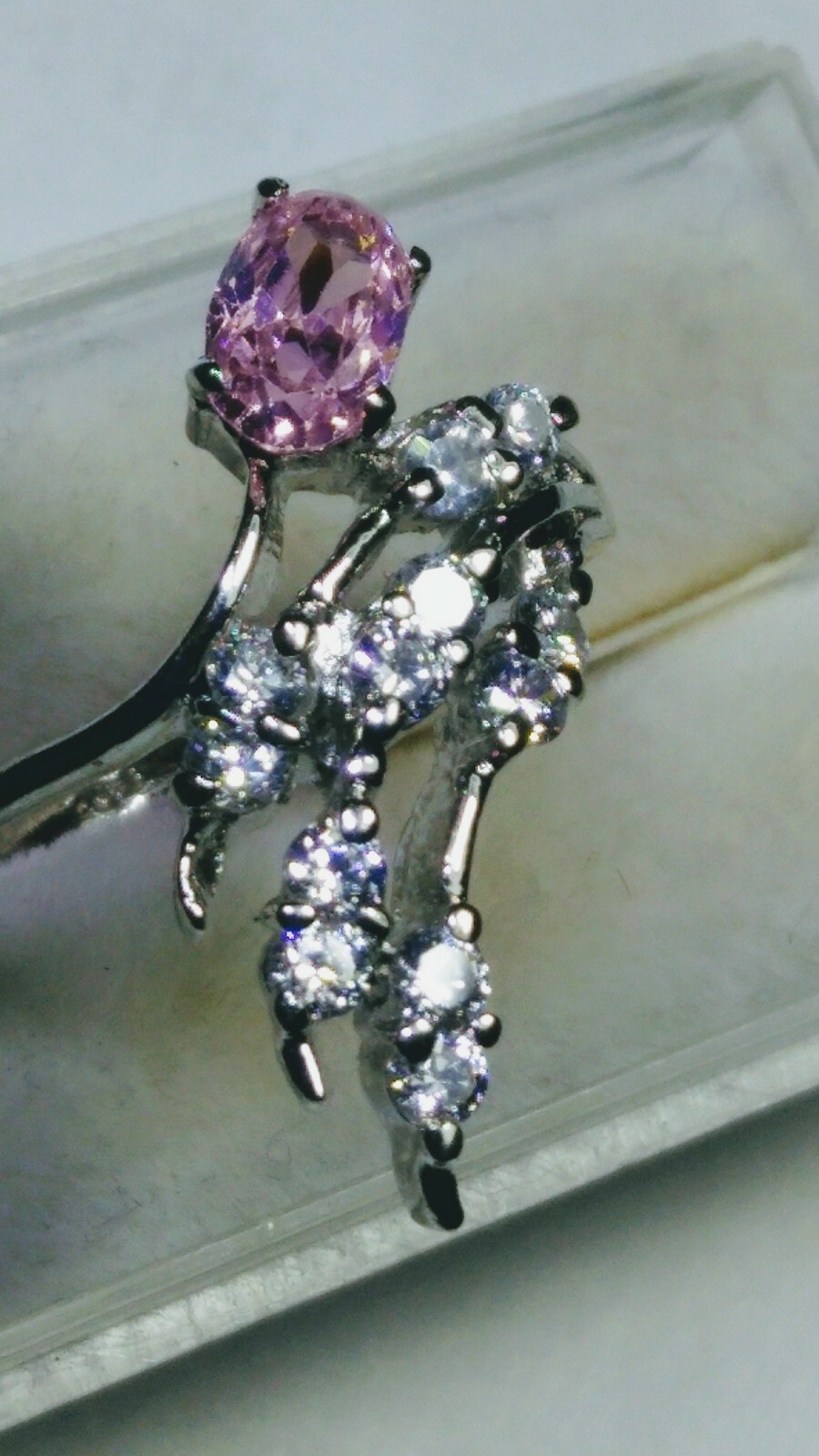 ALLURING DESIGNER CZs SET RING IN STERLING SILVER.925 RING SIZE 5.75-6.0