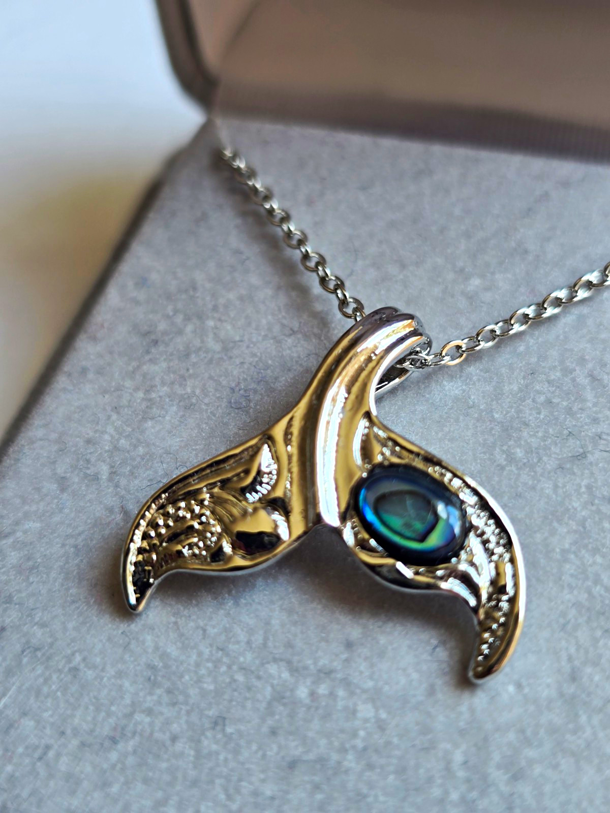 Wild Pearle Abalone Whale Tail Pendant Necklace Silver Plated Cable Chain