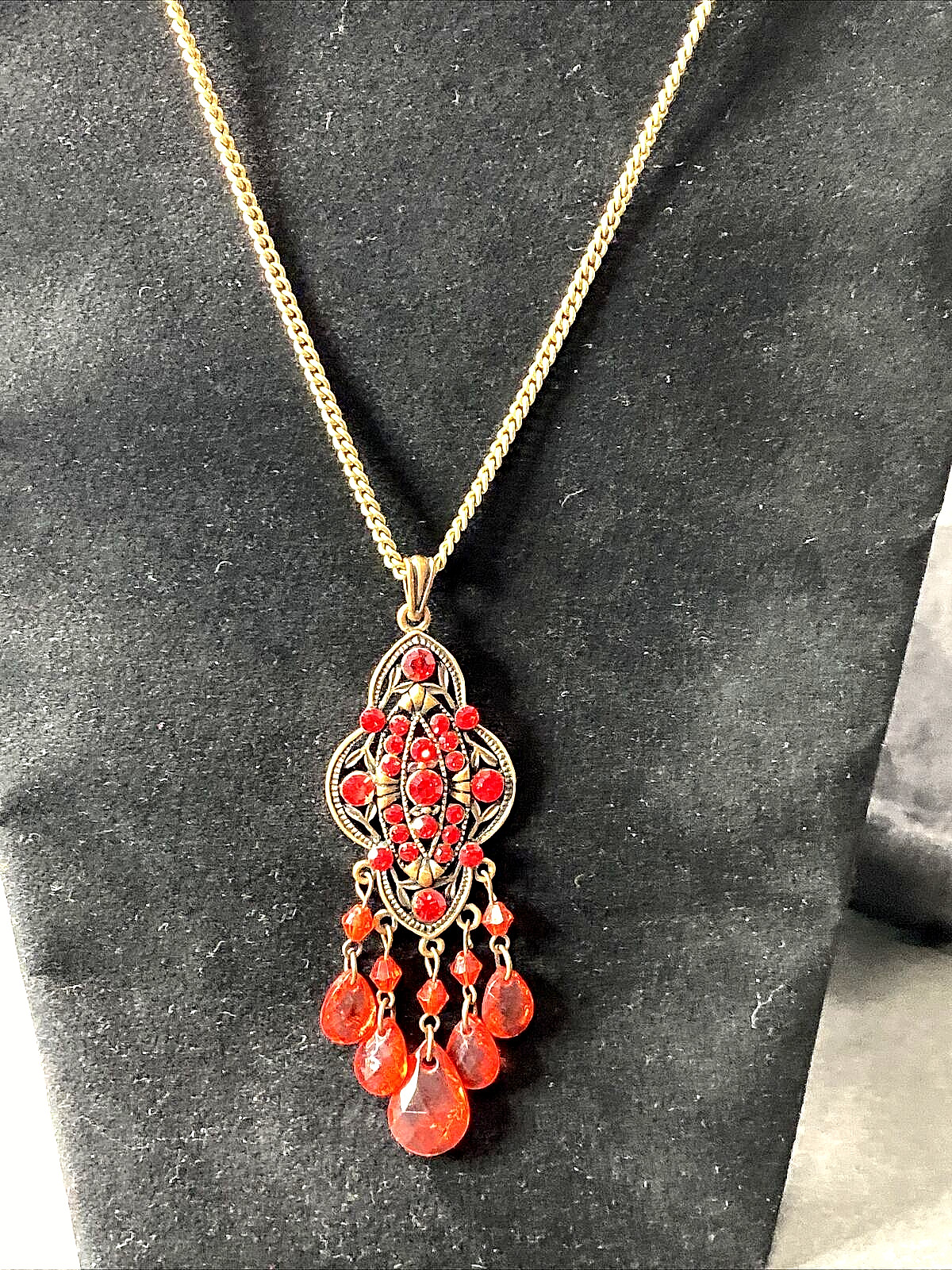 Art Nouveau Antiqued Copper Tone Pendant W/Red Acrylic Drop Stones On 20″ Chain
