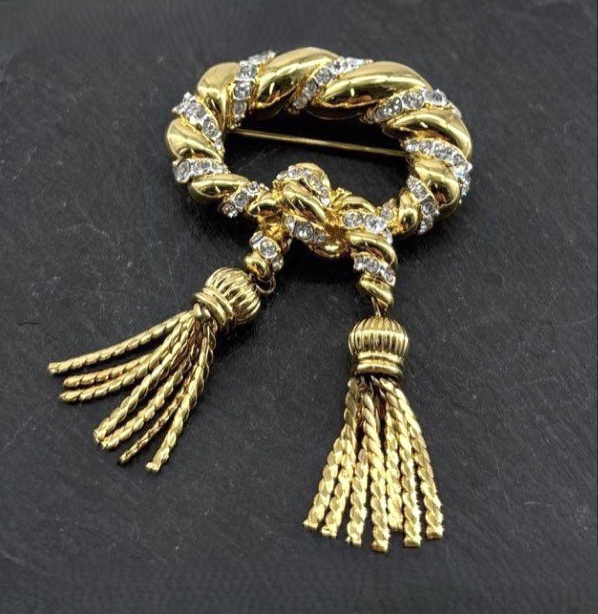 KJL Kenneth Jay Lane Love Knot Brooch Pin + Tassels Rhinestones Gold Setting