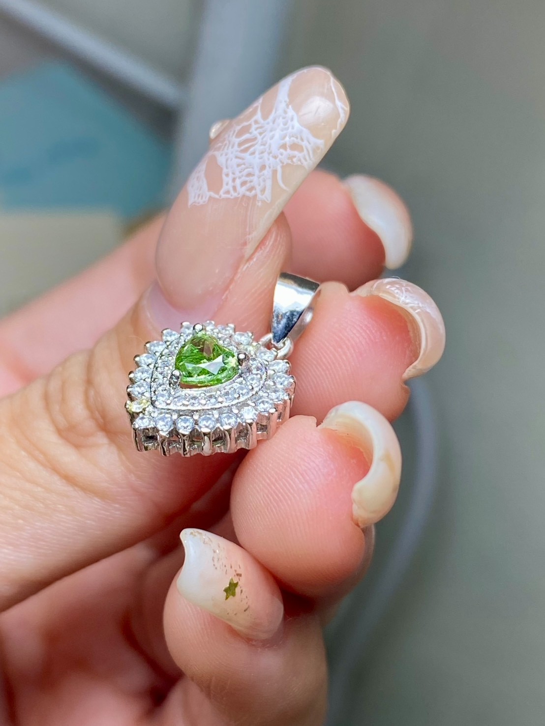 [jerseychou] Lab-Grown Diamond , 0.7ct , Fancy vivid green , IGI