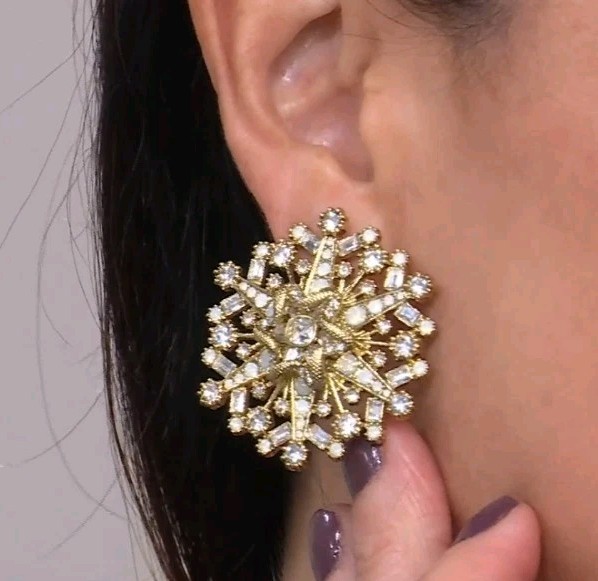 Heidi Daus “Catch a Falling Snowflake” Crystal Stud Earrings-Pierced-NWT