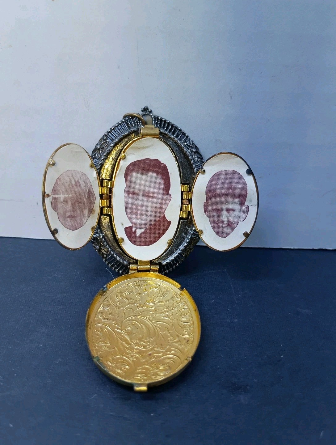 Antique Victorian Photo Locket Pendant c1900 Estate Mourning Jewelry