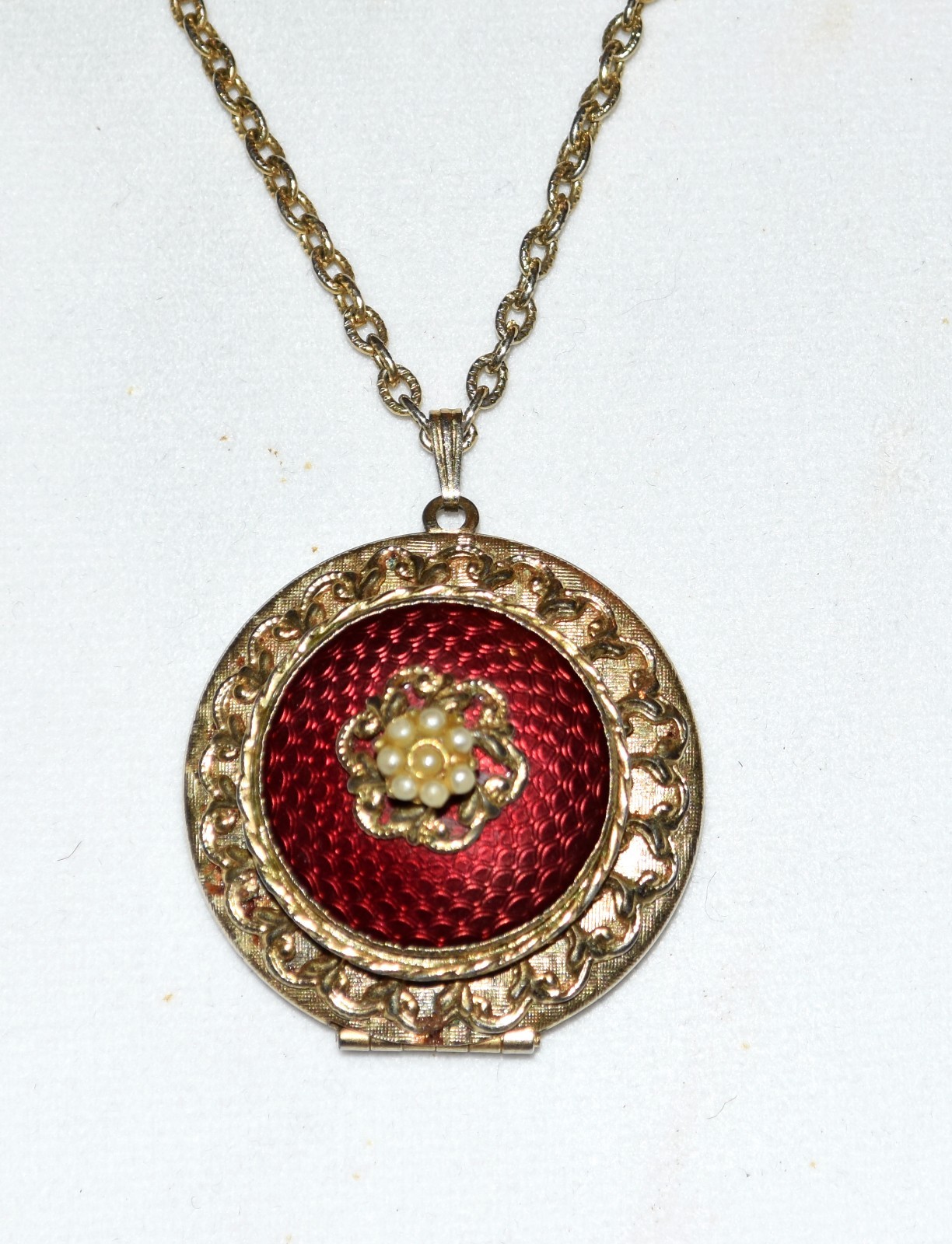 Vintage Red Enamel Faux Pearl on Dome Gold Tone Round Locket 24″ Chain