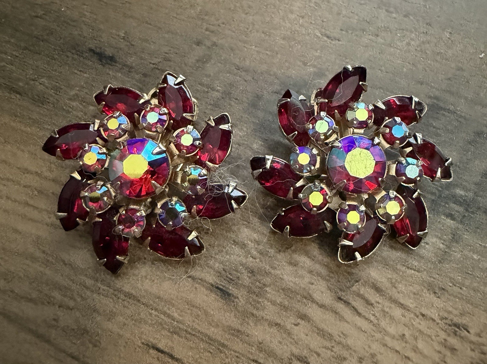 Vtg Crown Weiss Gold Tone Red Aurora Borealis Rhinestone Clip On Earrings 1”