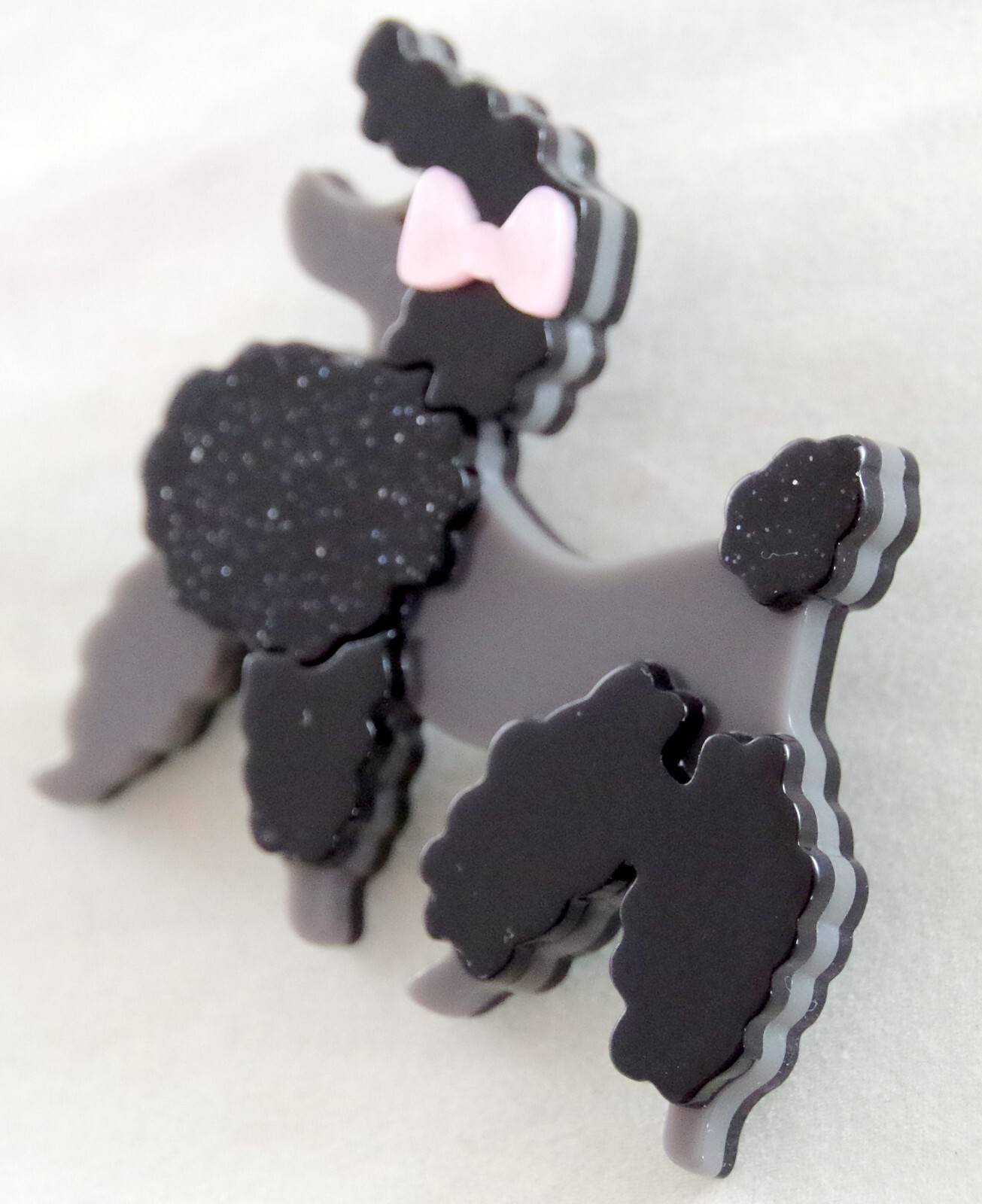2 1/8″ NWOT BLACK & GRAY POODLE DOG w/ GLITTER & BOW LAYERED ACRYLIC BROOCH PIN