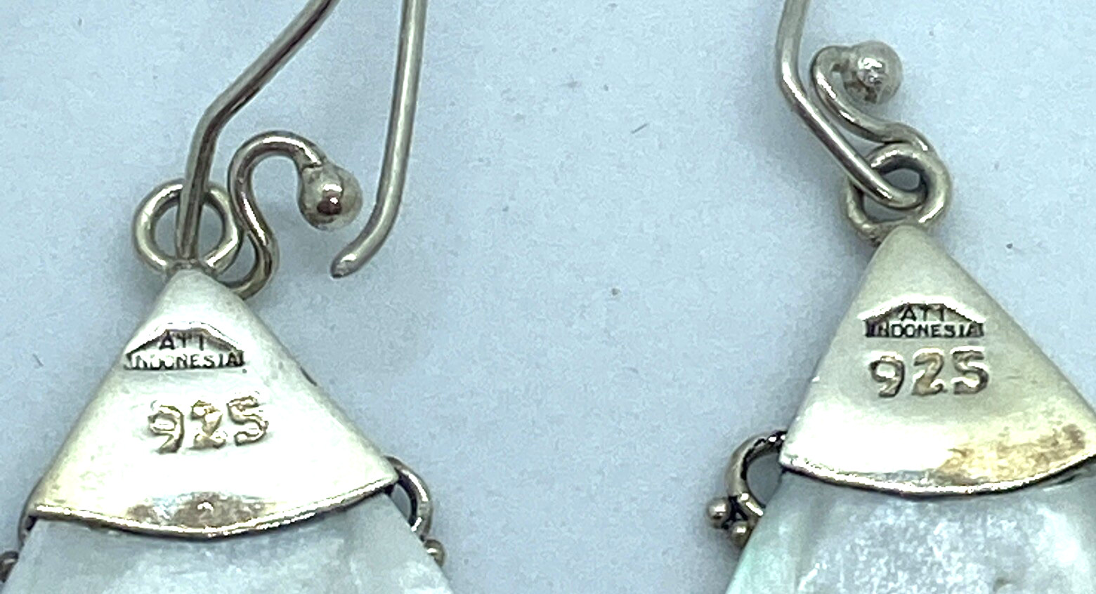 ATI Sterling Silver / 925 Mother of Pearl Drop Pendant Necklace ‘& Earrings Set