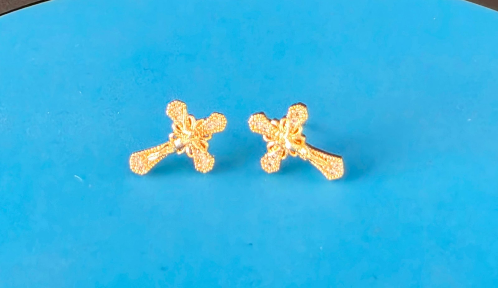 Jesus Cross Post Earrings 10×15 mm Goldtone (K6)