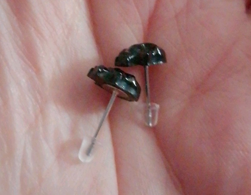 Handmade Mini Black Skull Stud Earrings Gift Gothic Punk Skeleton Fun Halloween