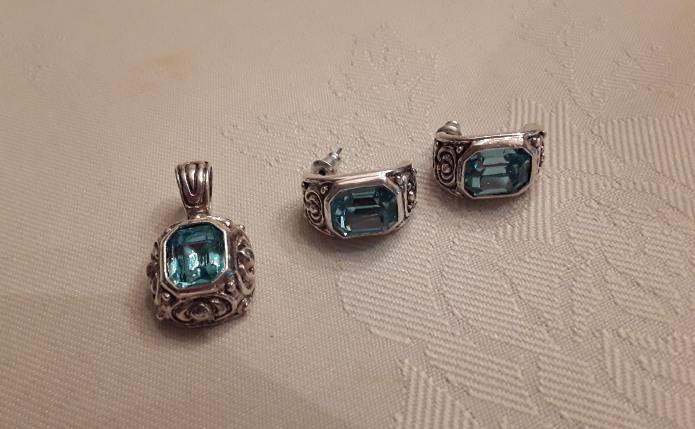 Roman Silver Tone Necklace & Pierced Earring Set in Box