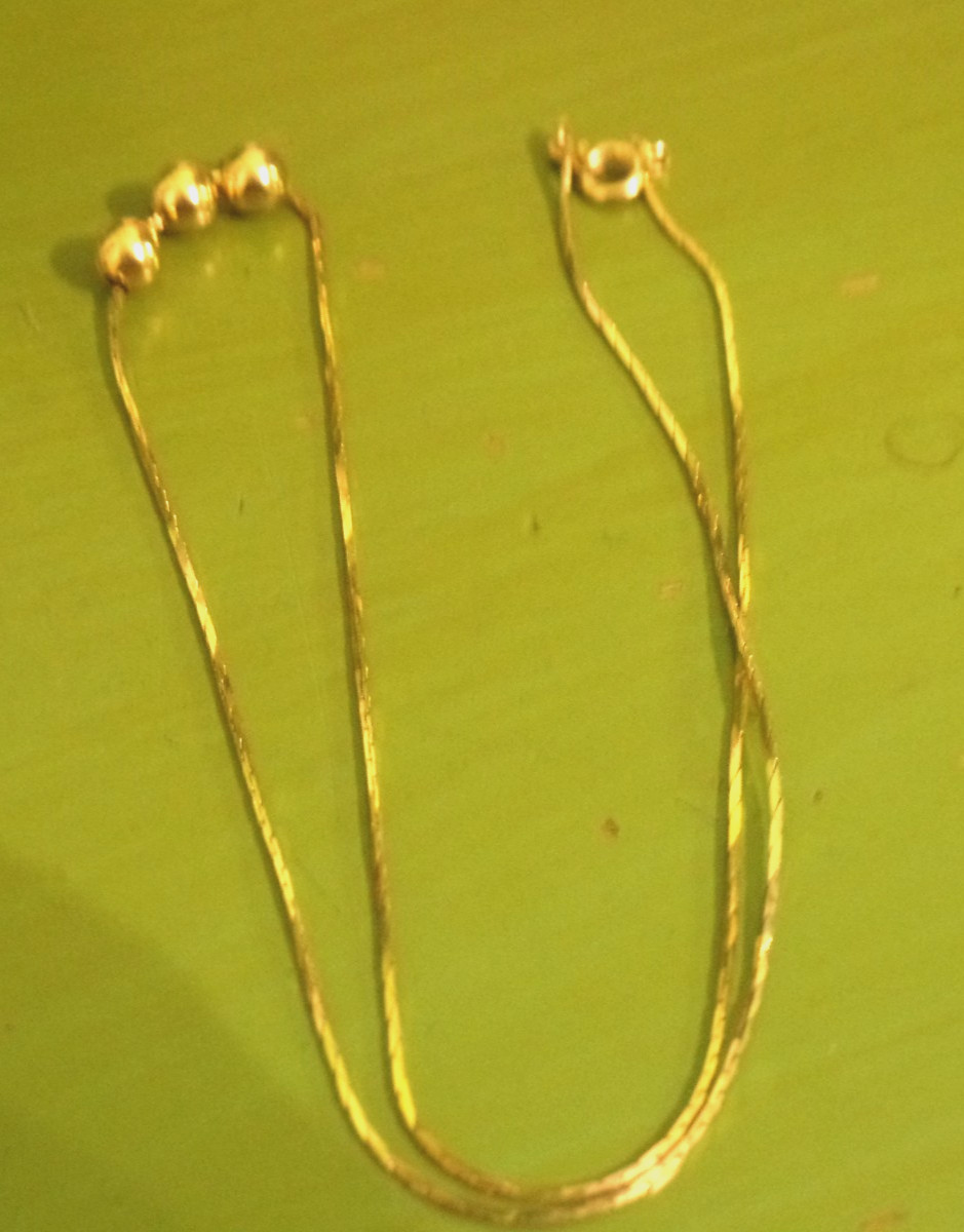 NECKLACE-Gold Colored 17″ Chain and 3 Gold Colored Beads-VERY GOOD-Take a L@@K