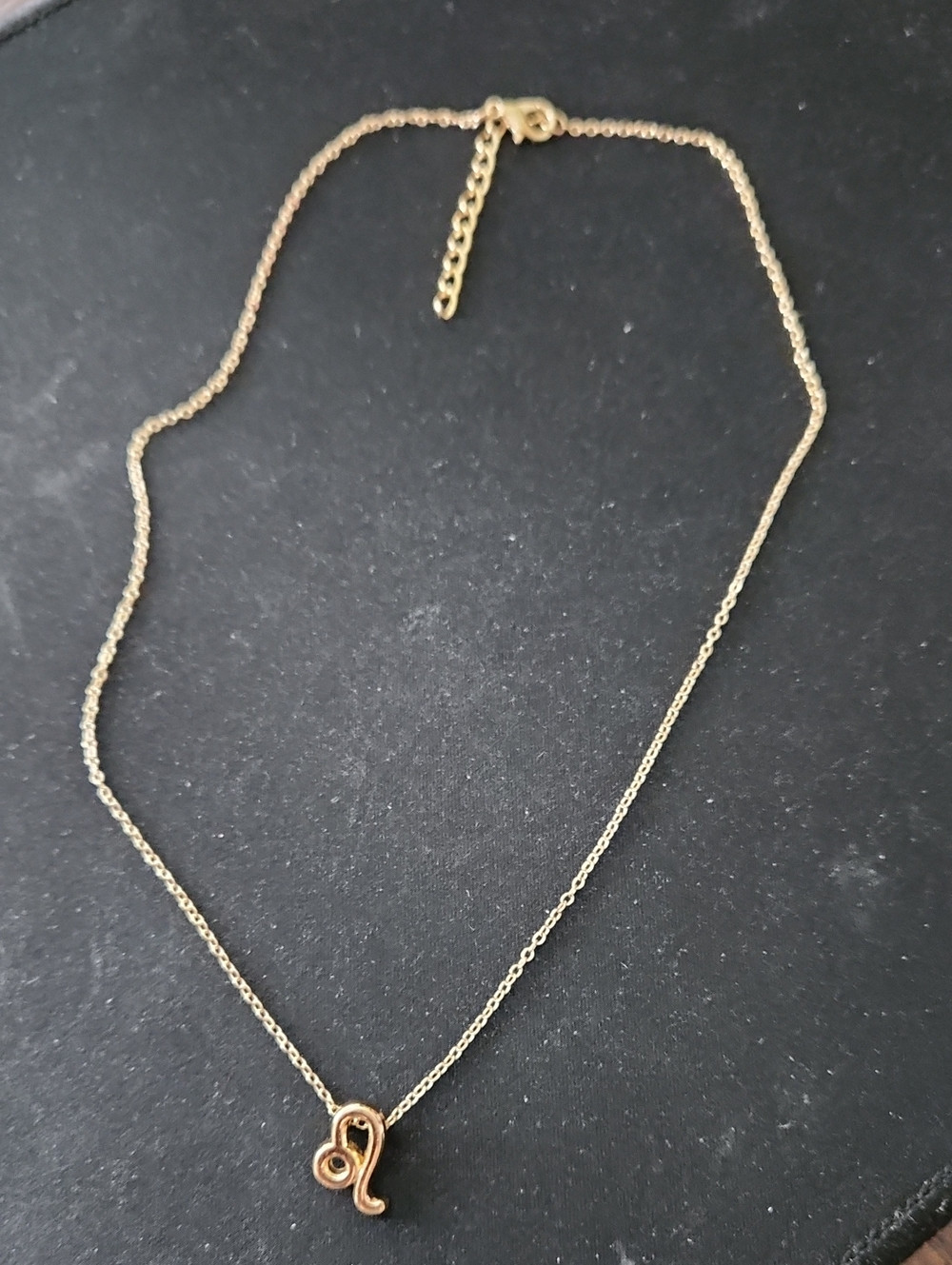 NEW Zodiac Sign LEO Pendant Charm Golden Chain Astrology Necklace 2 Piece Set