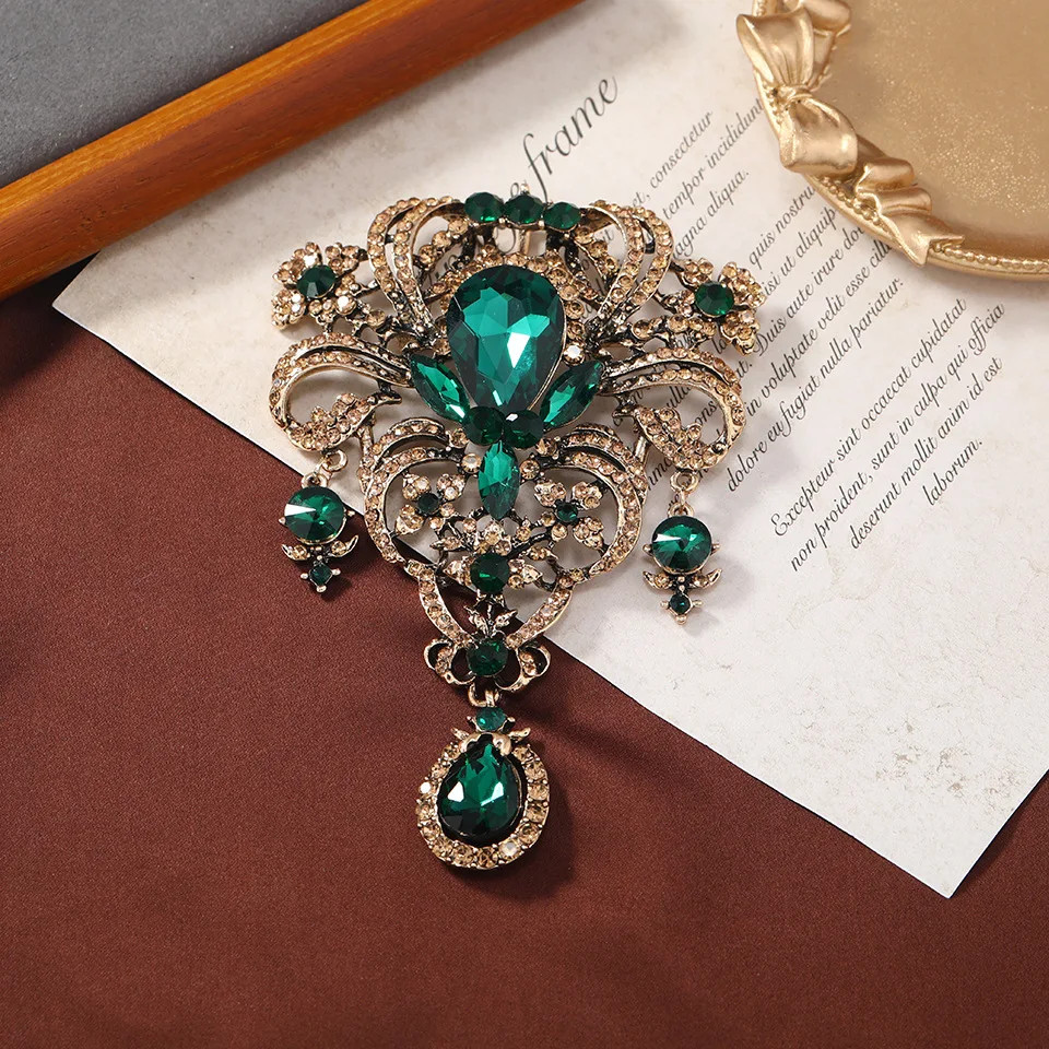 Women’s Vintage Crystal Pendant Brooches Pins Baroque Luxury Buckle Accessories