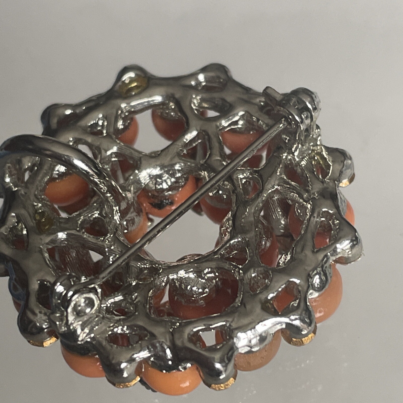 Coral Colored Bead & Rhinetone Wreath Brooch Pendant SilverTone E20
