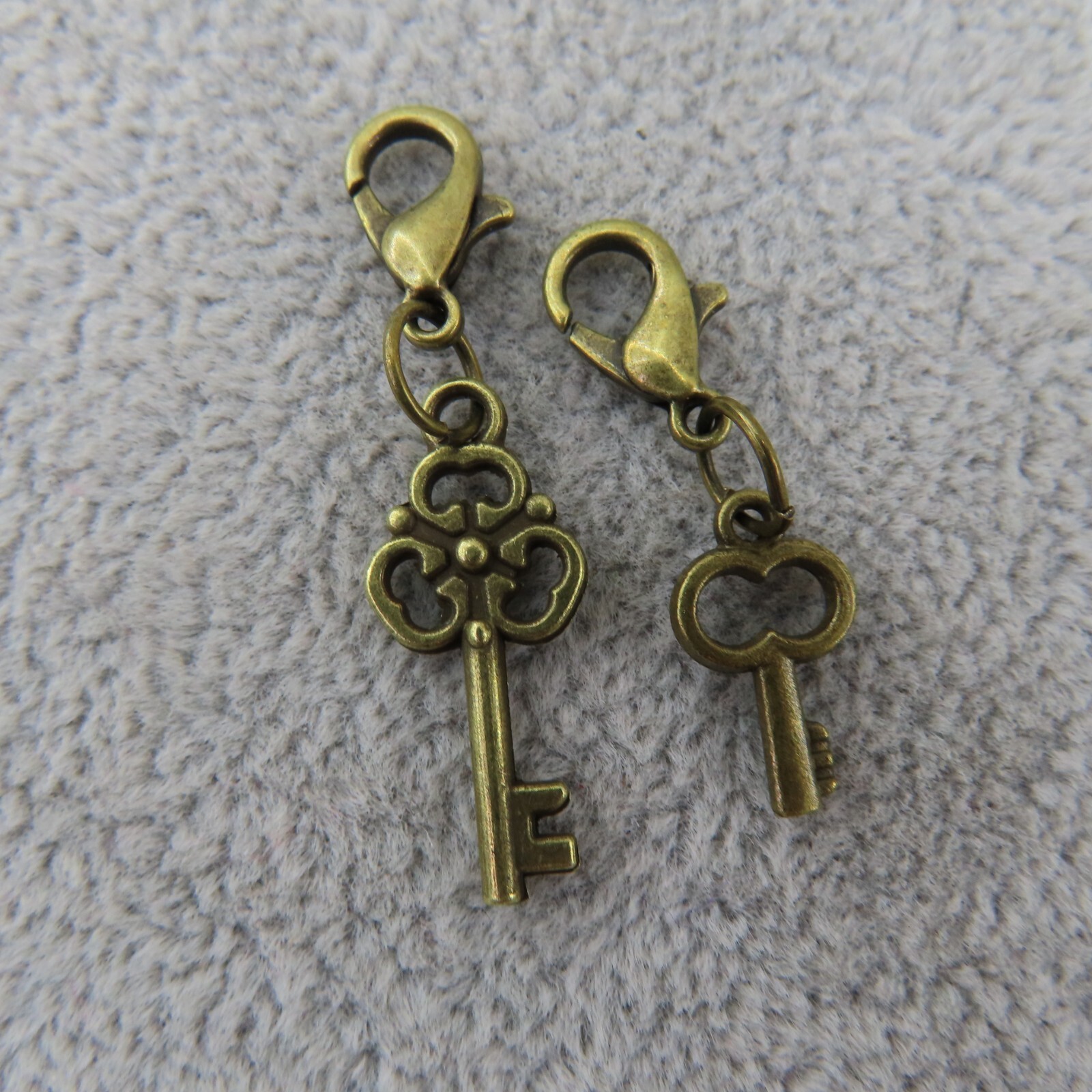 KEY Charms Zipper Pull Keychain Add On Clip Antique Bronze Tone Steampunk Set 2