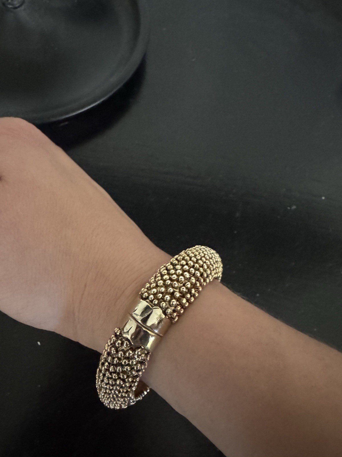 Vintage Gold Tone Textured Magnetic Clasp Round Bangle Bracelet Metal No Stone