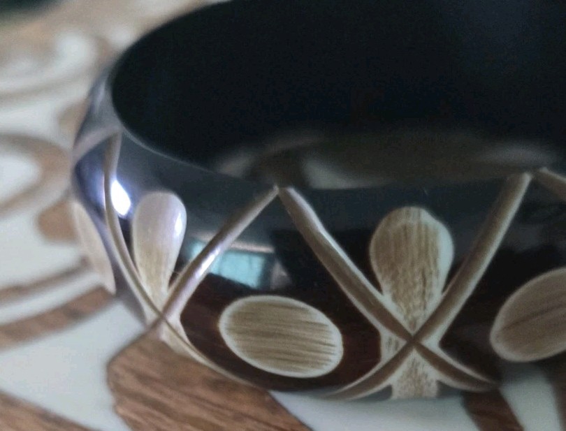 Vintage Carved Lucite Bangle Bracelet Dark Brown / Tan Boho Beautiful