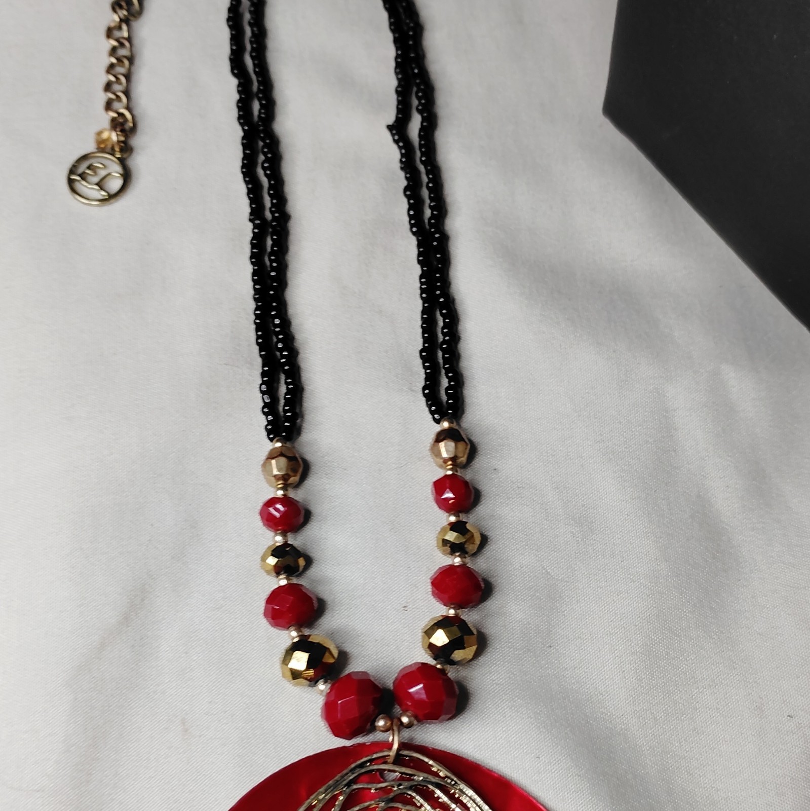 EL Black Seed Bead Red Shell Disc Statement Pendant Necklace Gold Tone Boho