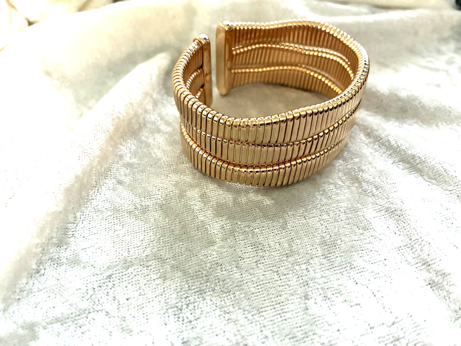 DAVID MARKSTEIN 18K GOLD-PLTD BRONZE BOLD 3-ROW TUBOGAS CUFF SZ AVG (M4978-62)