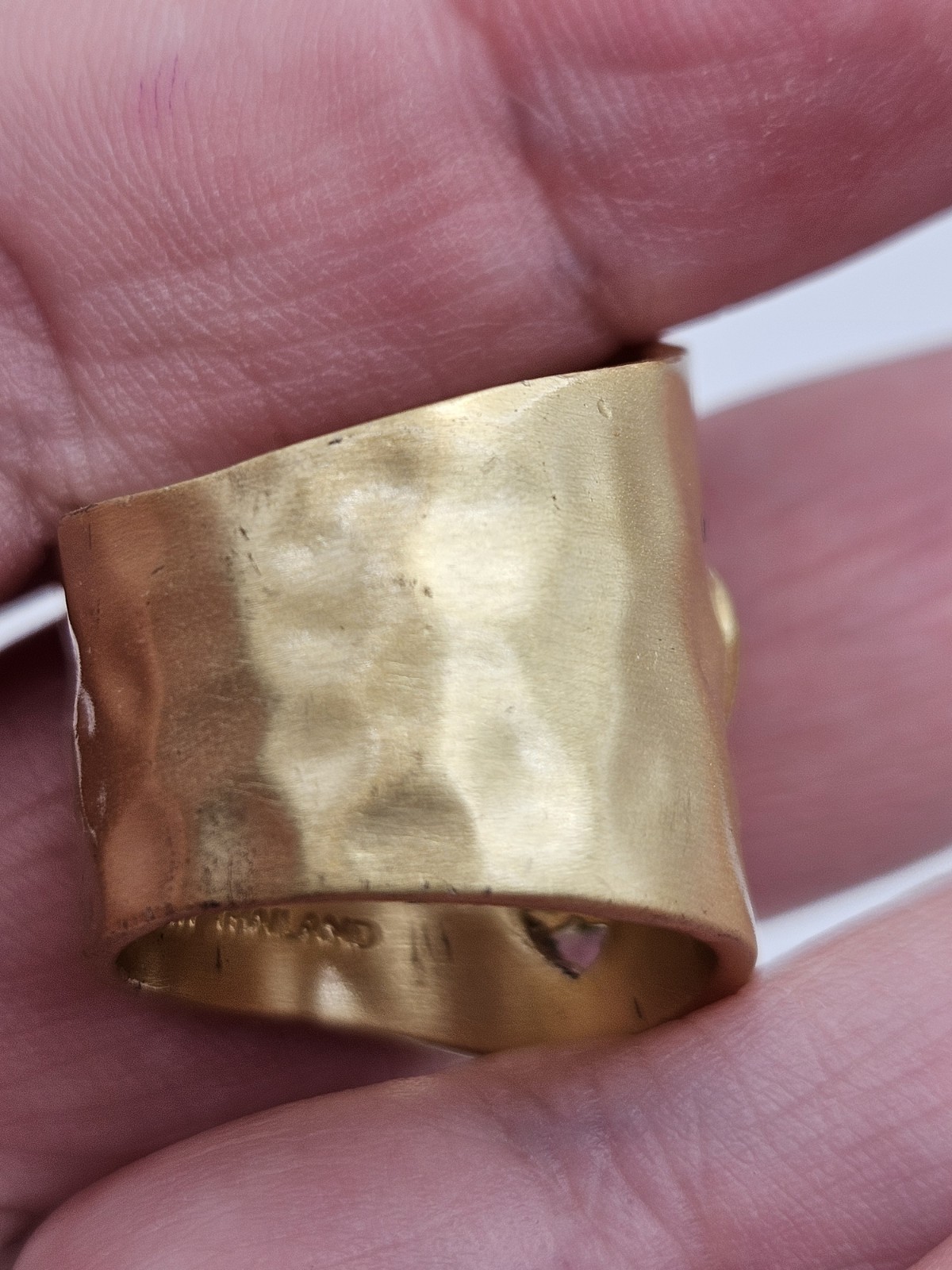 ATI Thailand Gold Tone Satin Finish Hammere Filigree Heart Wide Band Ring 6