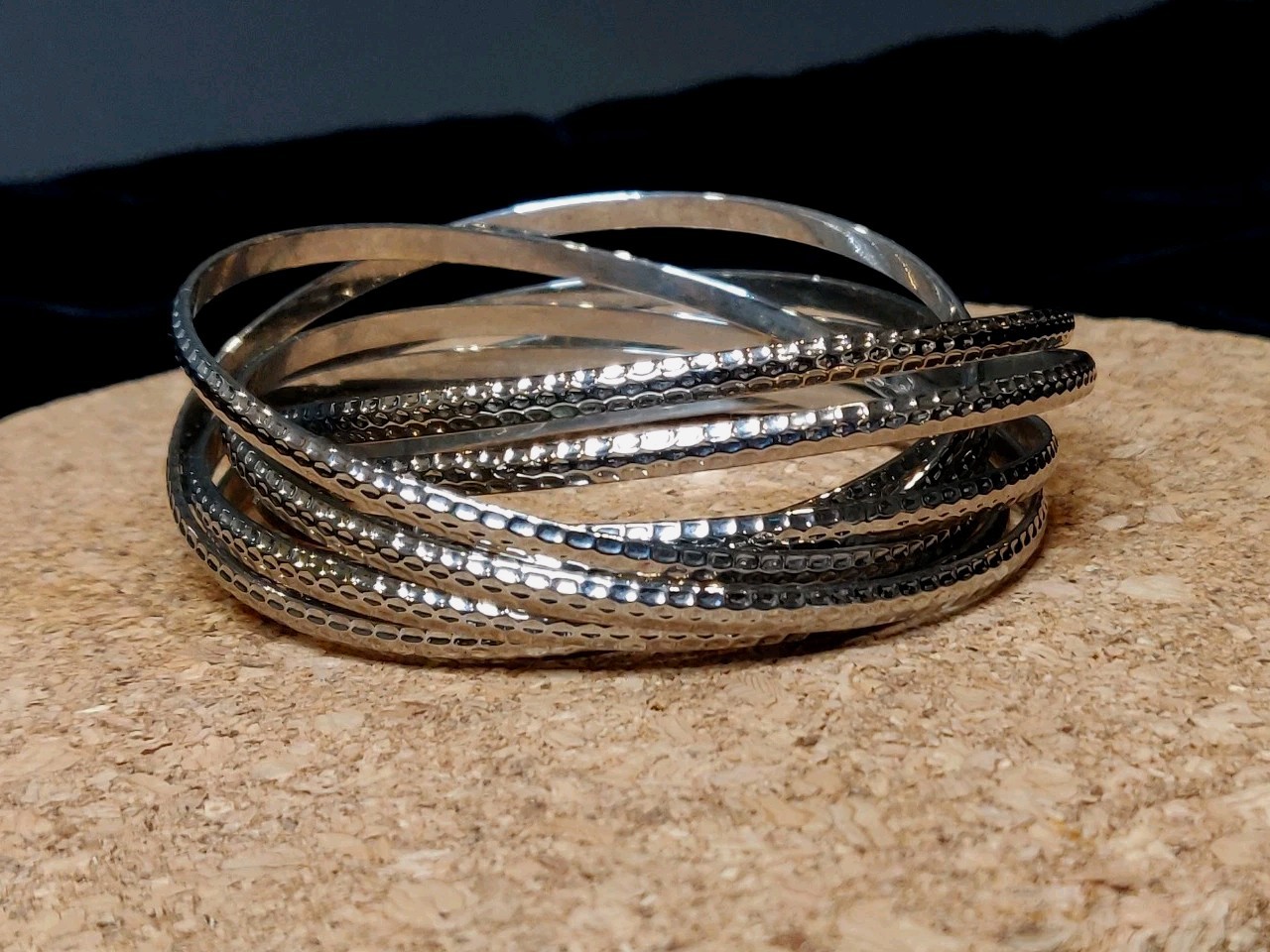 Silvertone 9 Ring Hammer Design Interlocking Bracelet 7.5 In Approx. Lovely Boho