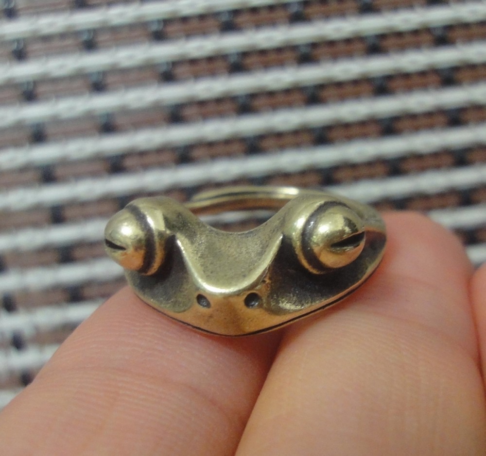 Vintage Style Brass Frog Toad Statue Adjustable Ring & Gift Box (US size 6-8)