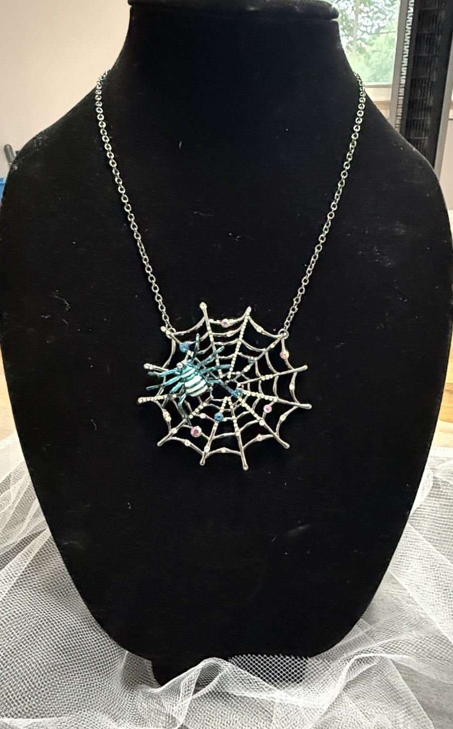 🕷️Betsey Johnson Xox💋Glow In The Dark~Spiderweb~Necklace🕸️