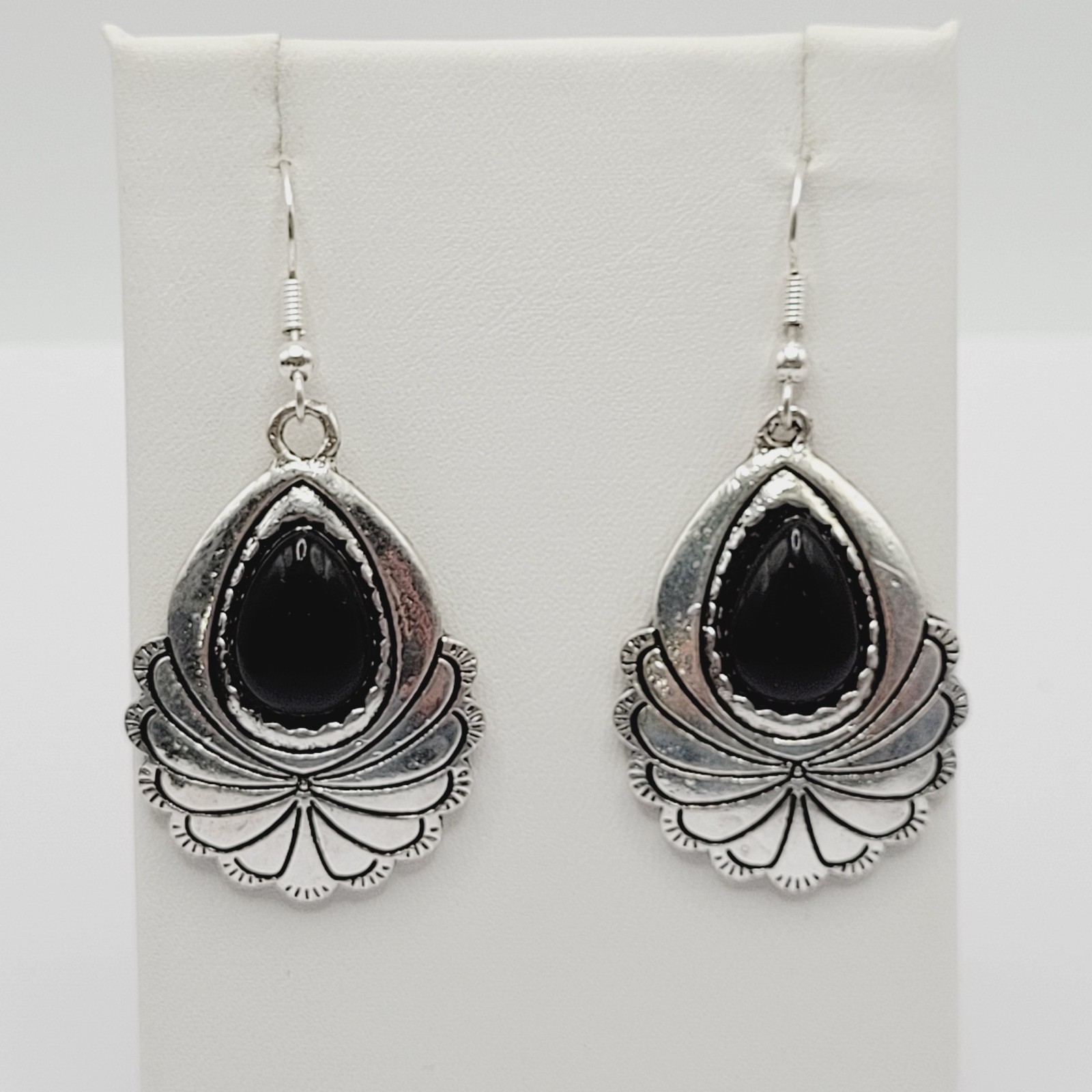 Southwest Style Silver Tone Black Agate Pear Stone Silver Tone Pierced Earrings