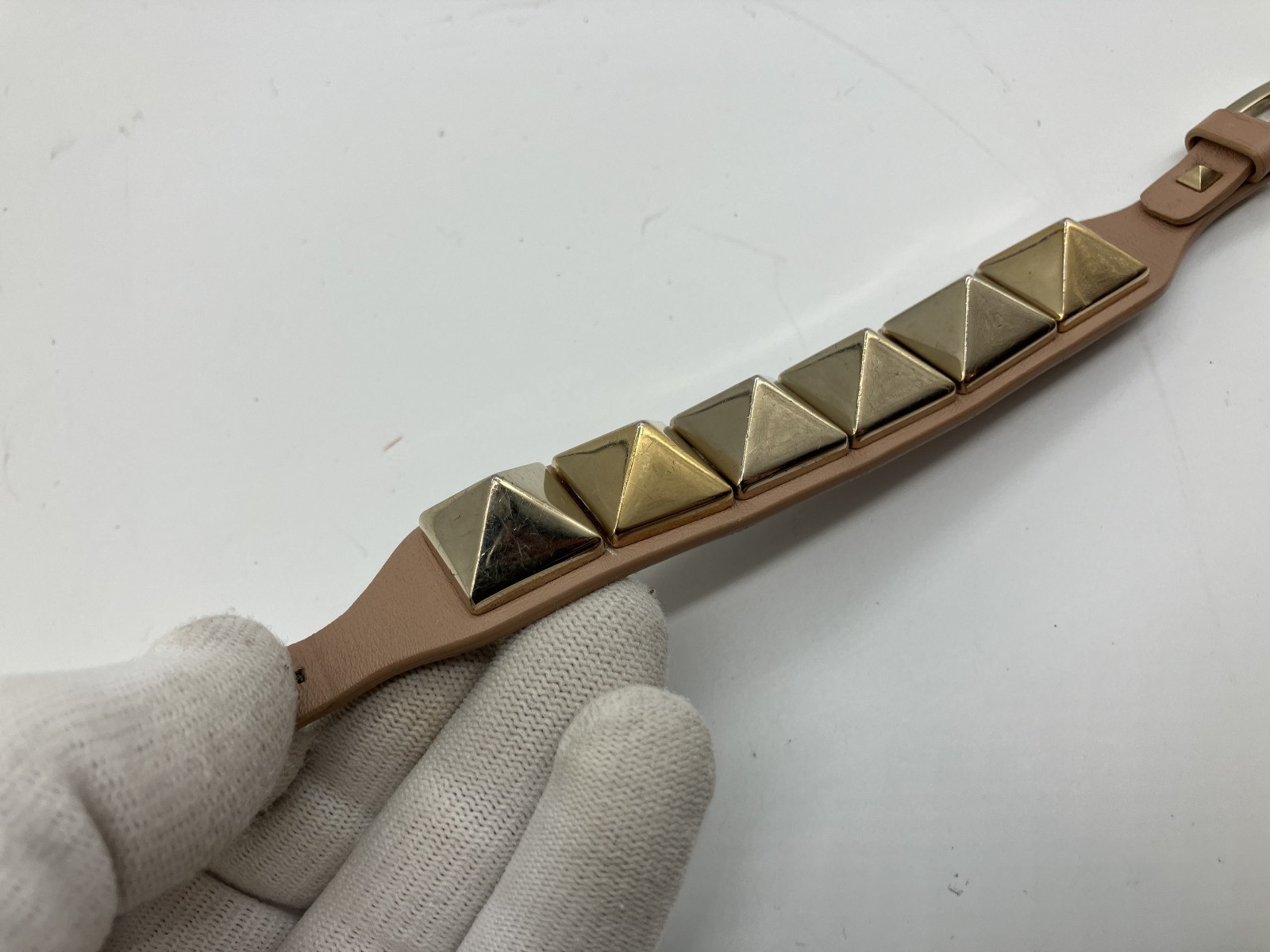 Valentino Garavani Leather Stud Bracelet Gold Nude 21.6cm 17.5-19.5cm