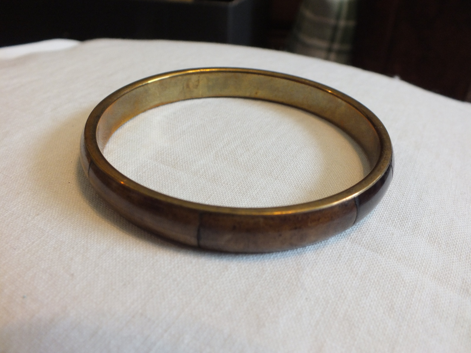 Collectible Bangle Bracelet Gold Tone Marbled Brown Insets 3/8 Inch Wide 2 5/8