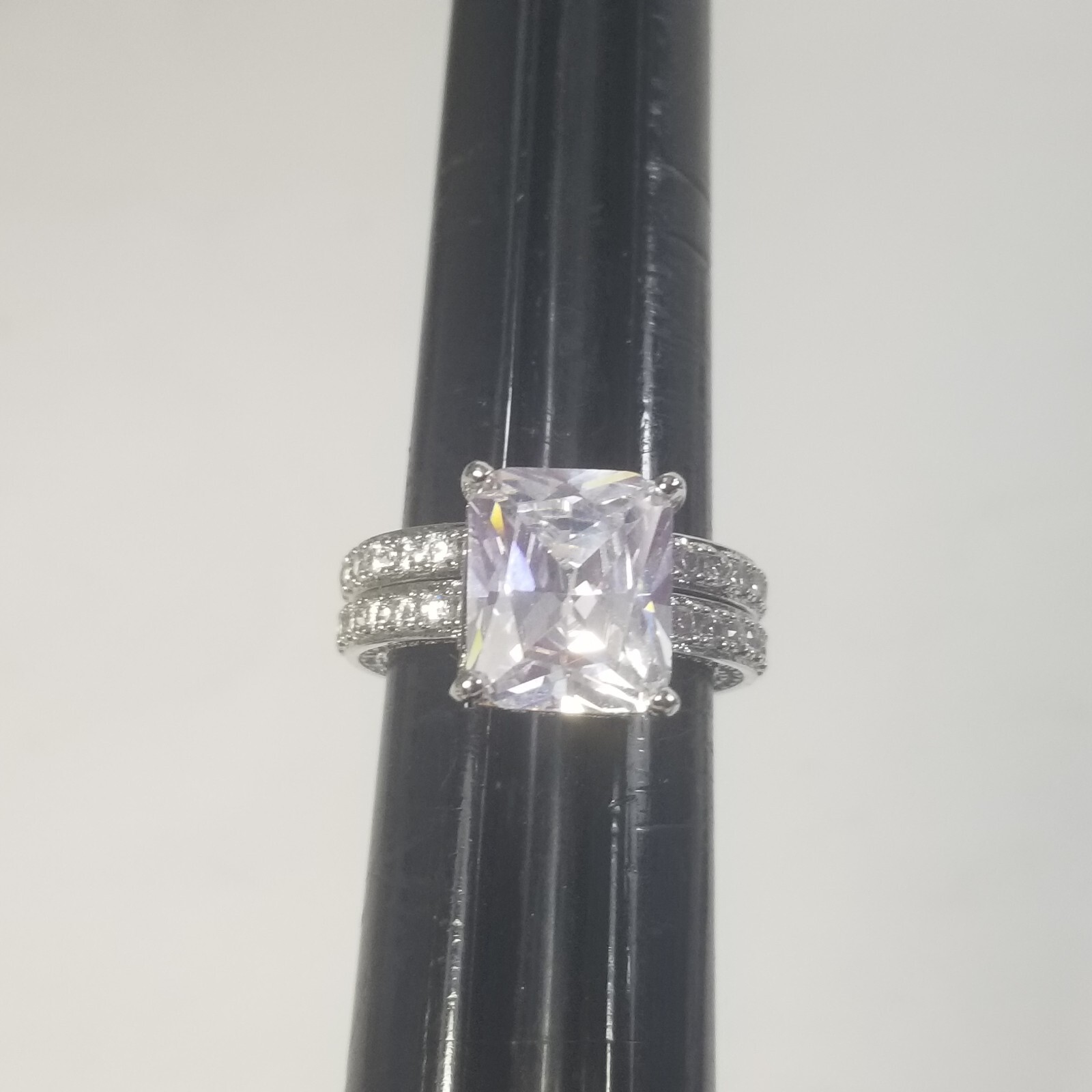 Pair of Vintage Rhinestone Womens Rings Silver Tone Large All Over Size 8.5