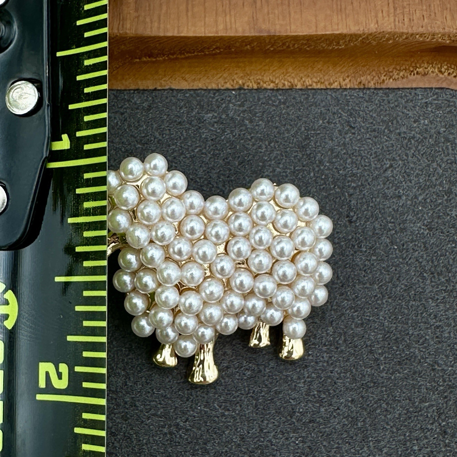 Sheep Brooch Lamb Pendant Faux Pearl Gold Tone 1″ White Farm Animal Fashion Pin