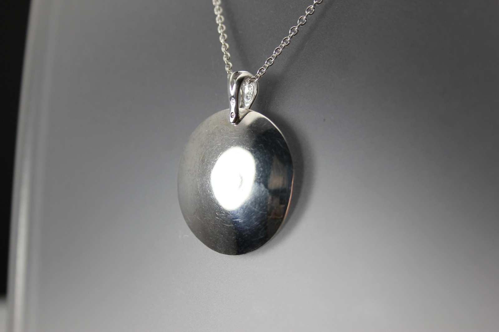 Sterling Silver 925 Round Disk Pendant 18″ Chain Necklace 7.3 Grams (NEC5943)