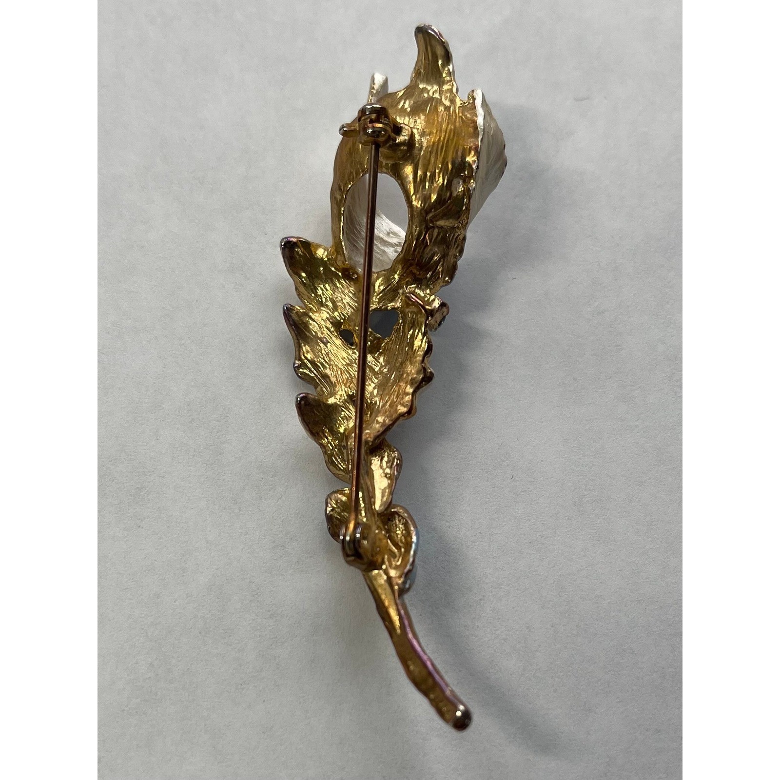 Vintage Floral Leaf Brooch Gold Tone Cream Blue Enamel Rhinestone Botanical Pin