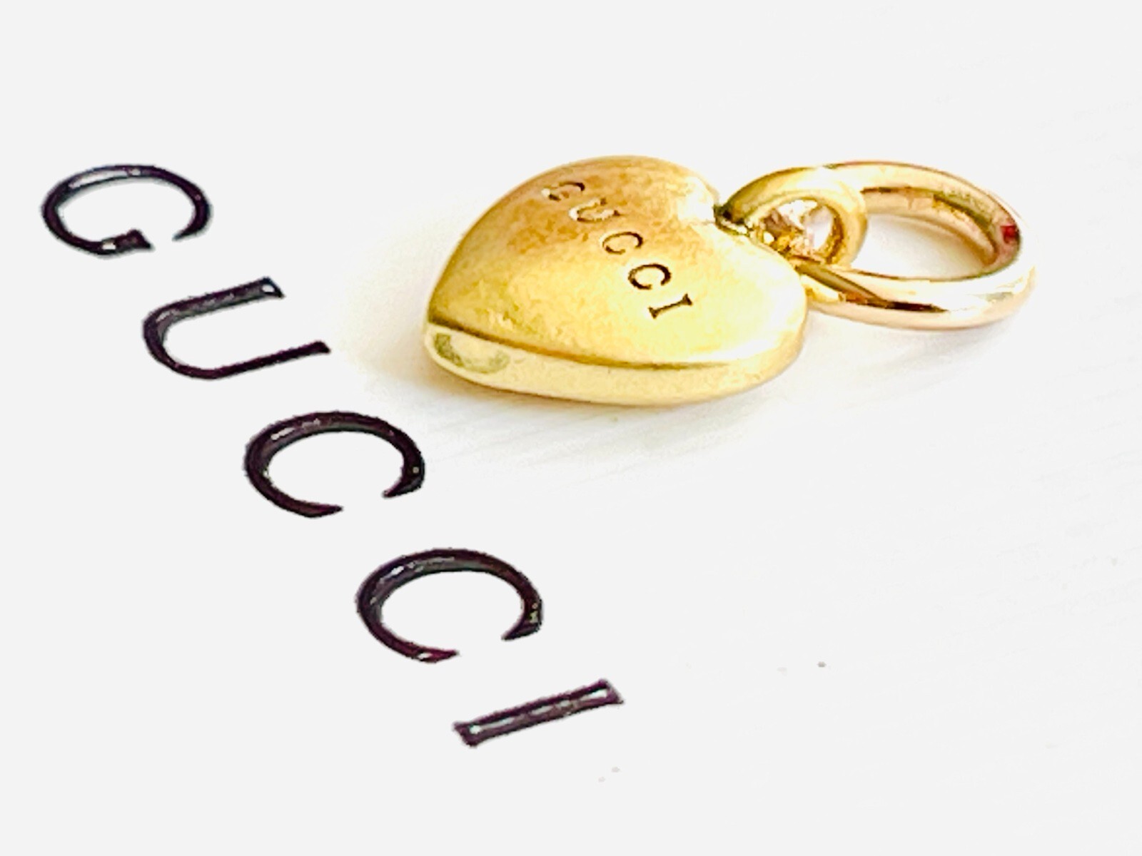 Gucci Pendant Signature 0,6 inch plus dust bag
