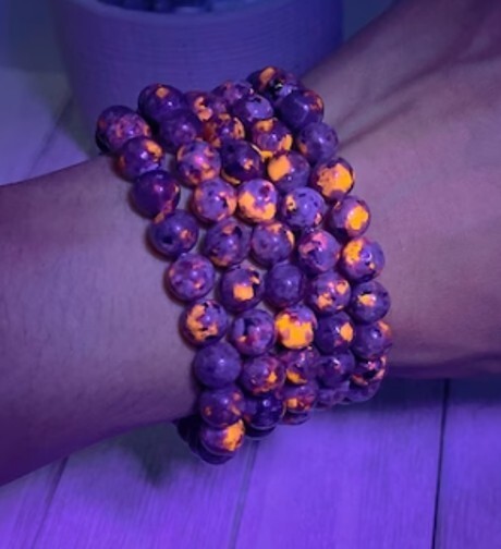 Yooperlite 8mm Beads UV Reactive Flame Stone Glowing Healing Unisex Bracelet