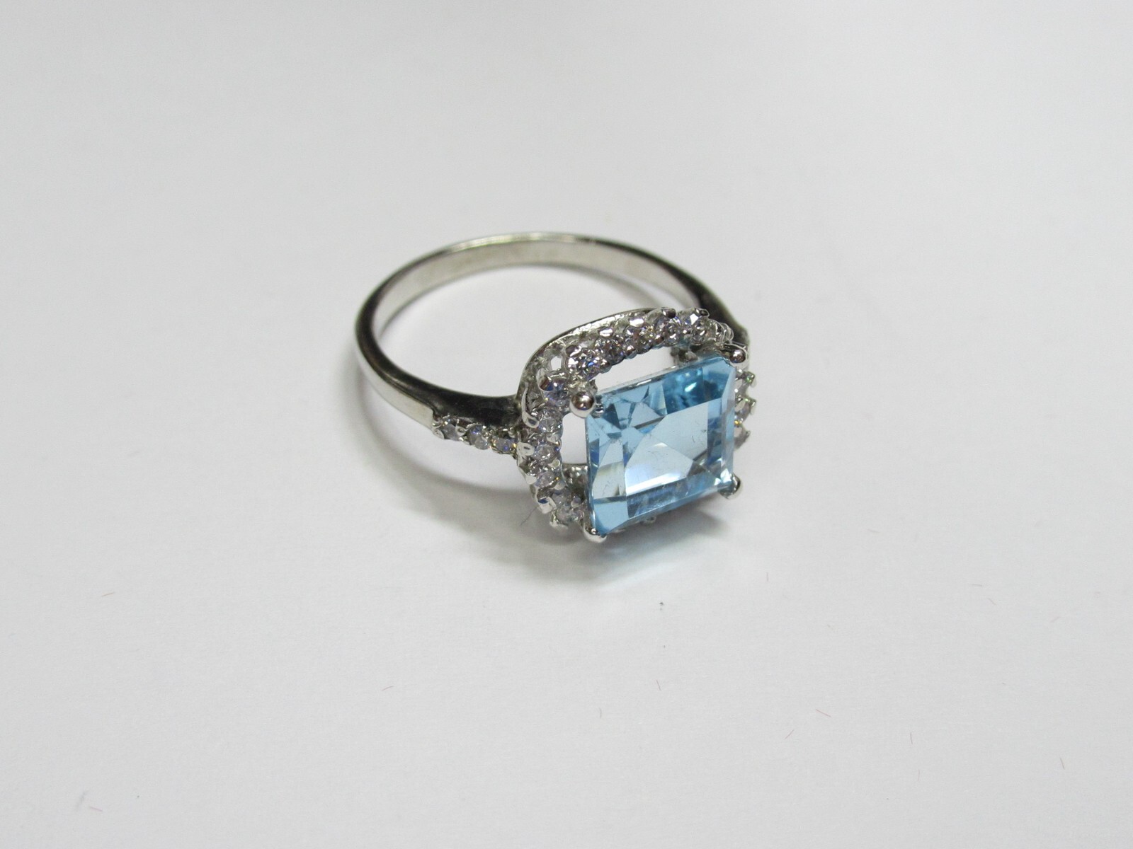 Women’s 925 sterling silver ring, topaz, cubic zirconia, 3,01 gr., size 7,25.