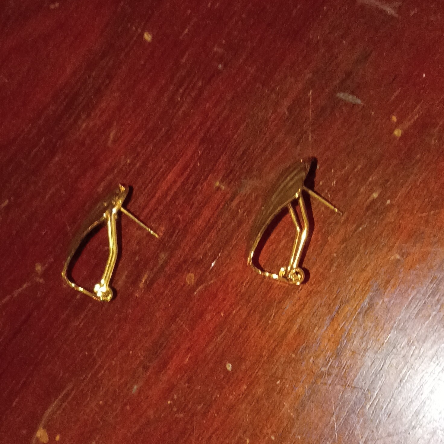1990’s Gold Tone Fan Shell Omega Stud Earrings Sea Life Theme Metal Lobe Pair