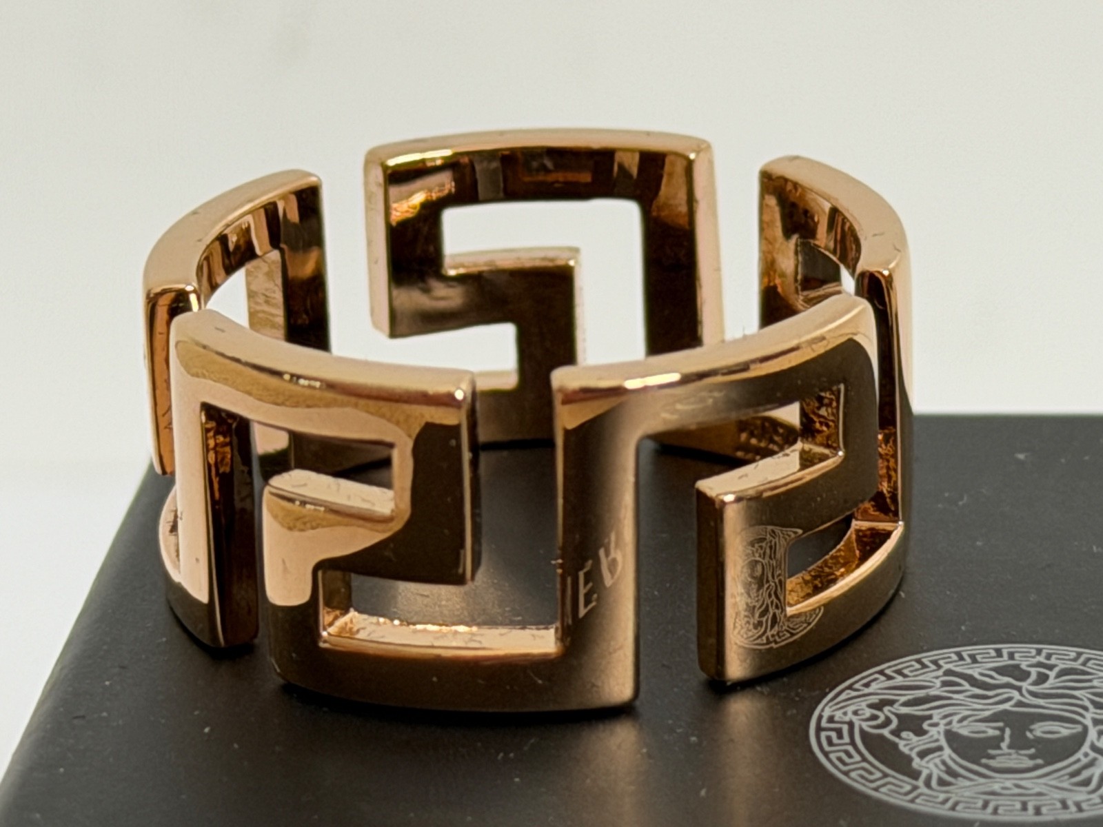 NIB Versace Greca Greek Key Logo Gold Cut Out Wide Band Ring Sz 19 US 8.5 $495
