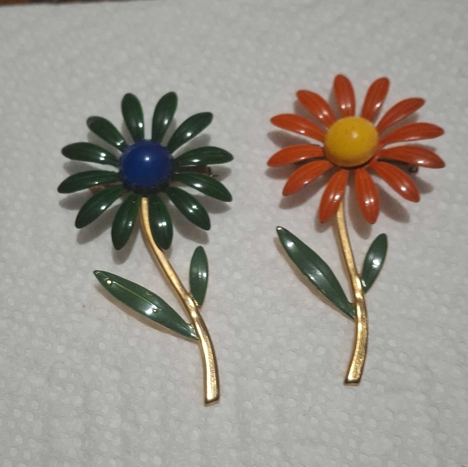 VTG Set of 2 Gold Tone Enamel Flower Brooch Green Orange Blue Yellow AP-1