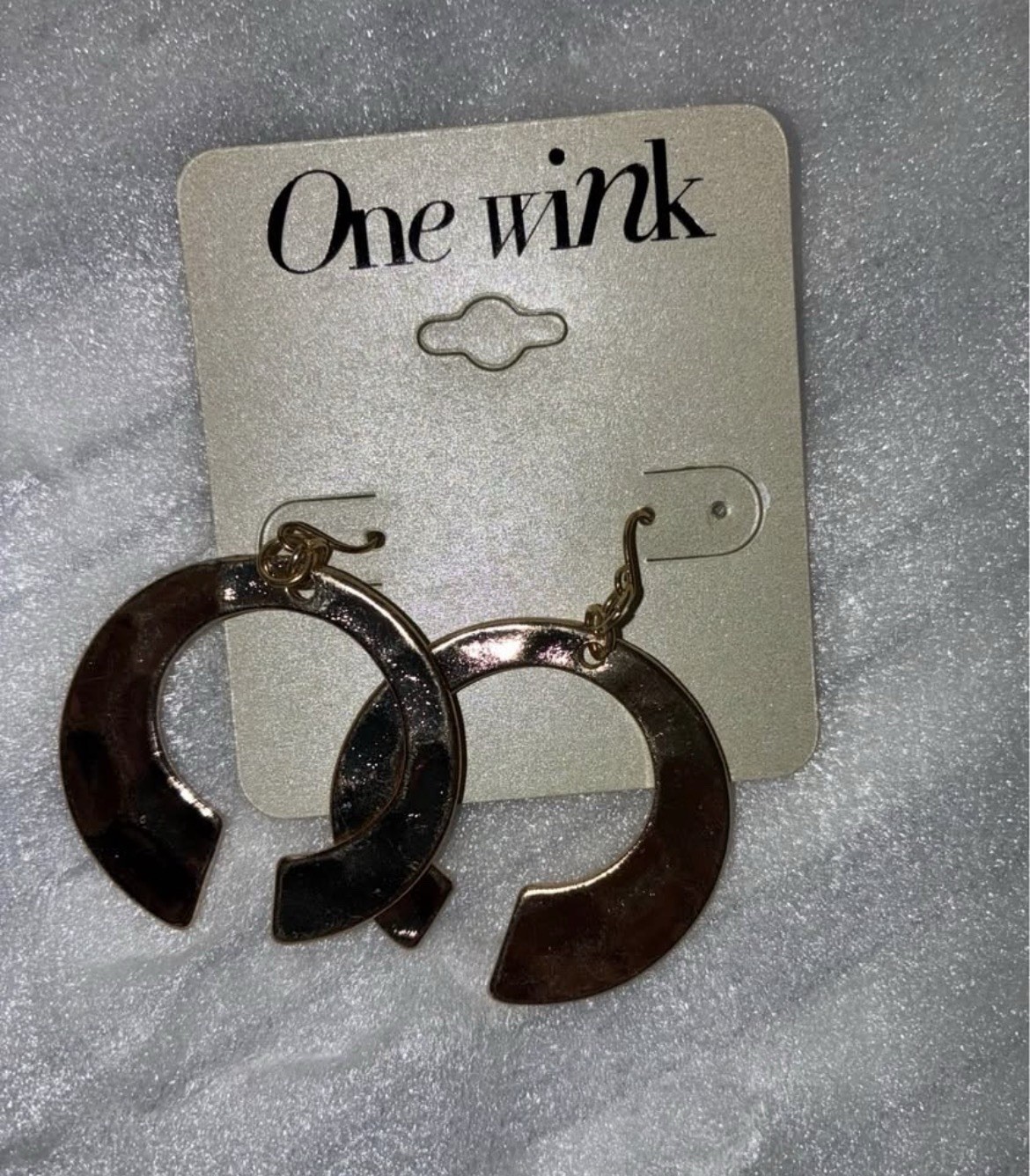 ONE WINK GOLD TONE GEOMETRIC HOOP EARRINGS NEW & CARDED