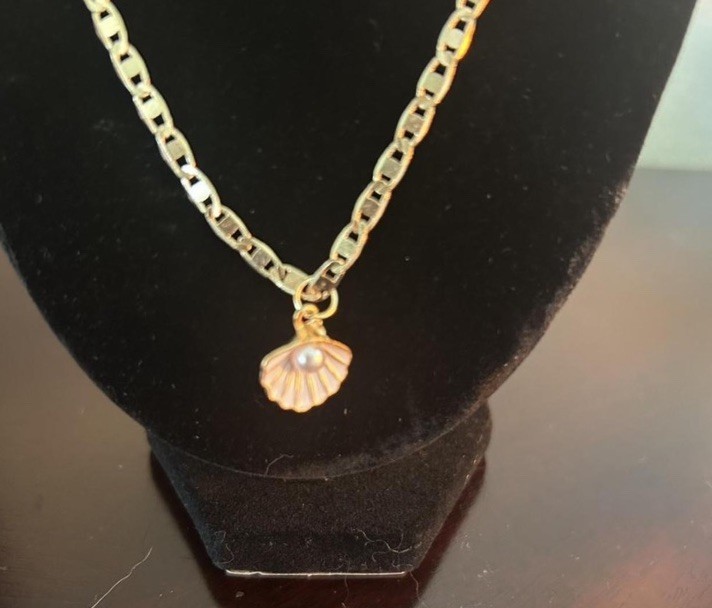 Gold Tone Metal Figaro Chain Necklace Shell Charm Pendant Beach Adjustable