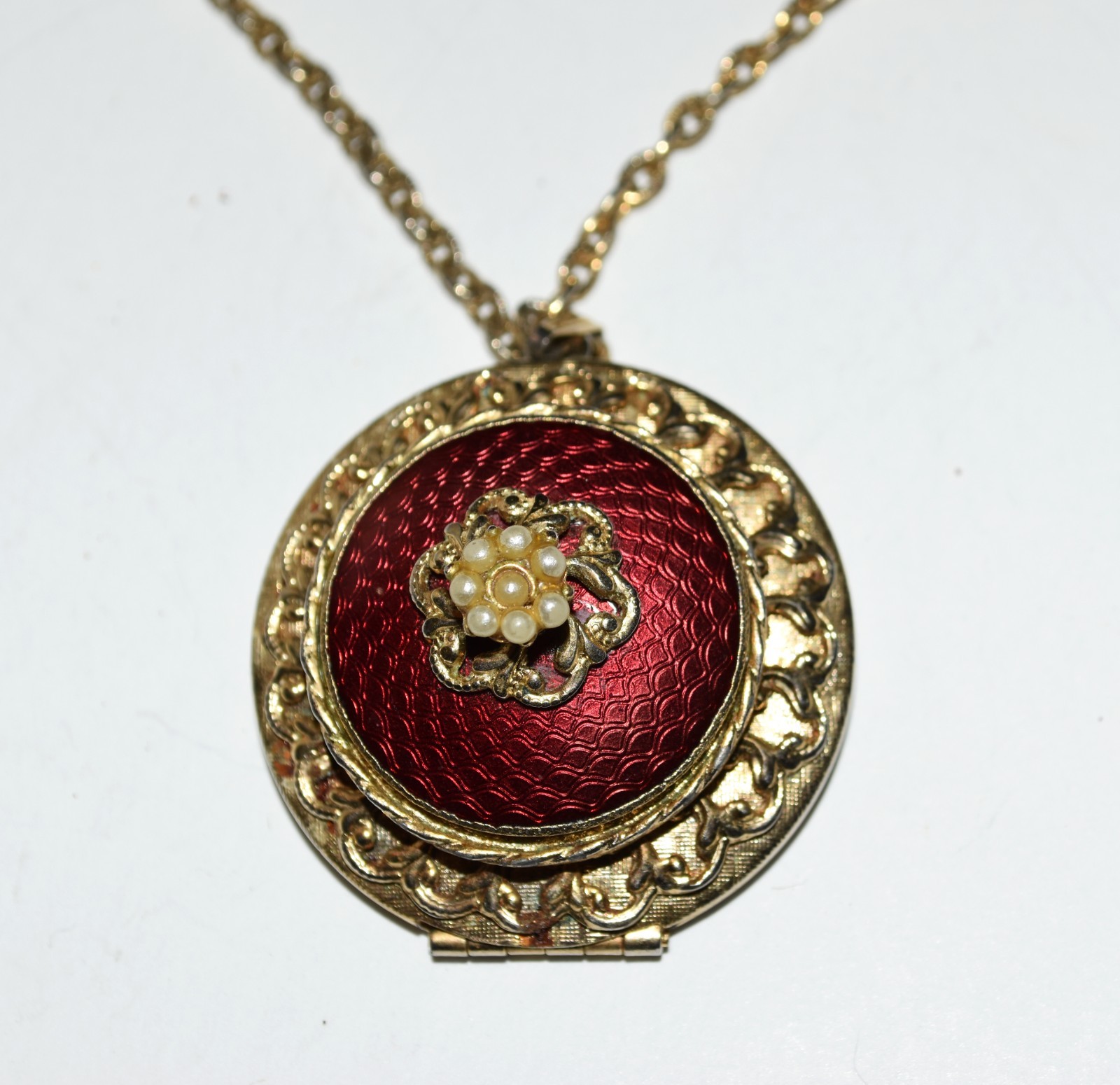 Vintage Red Enamel Faux Pearl on Dome Gold Tone Round Locket 24″ Chain