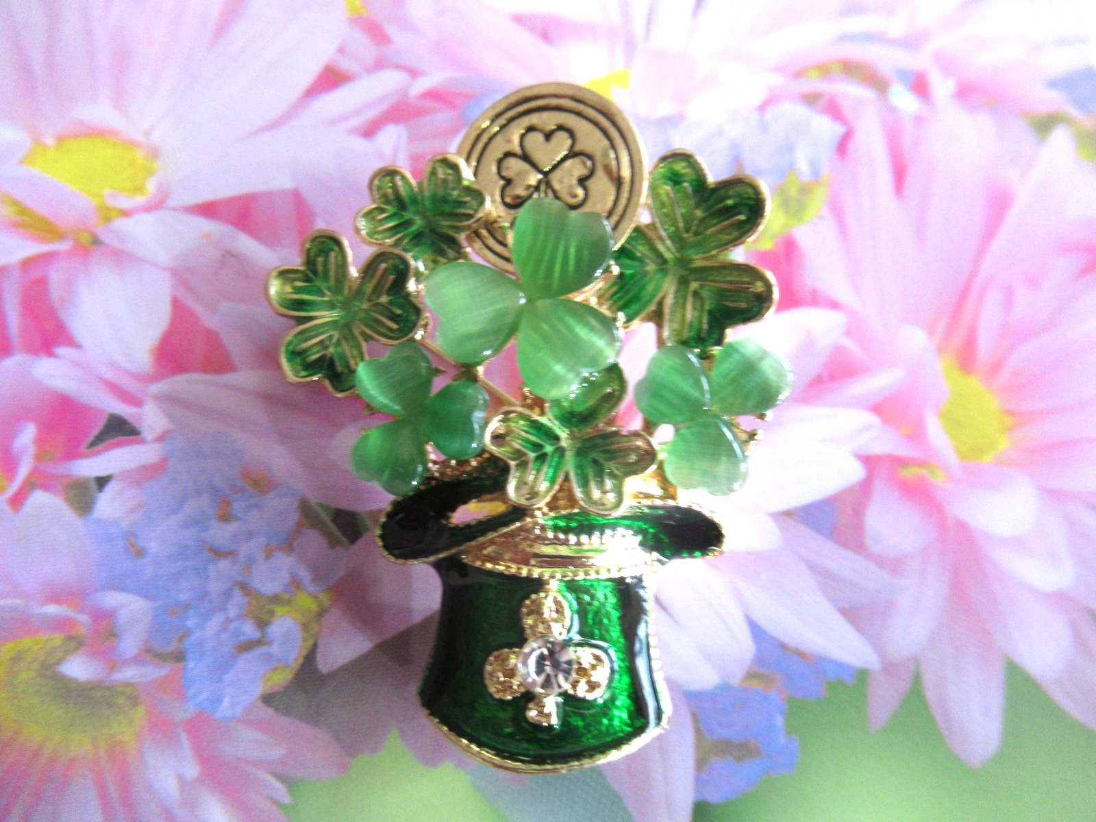 DESIGNER INSPIRED LEPRECHAUN HAT SHAMROCK CLOVERS ST. PATRICK’S DAY BROOCH NEW